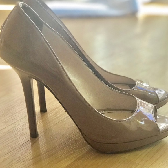 Prada nude patent peep toe pumps - Picture 5 of 6